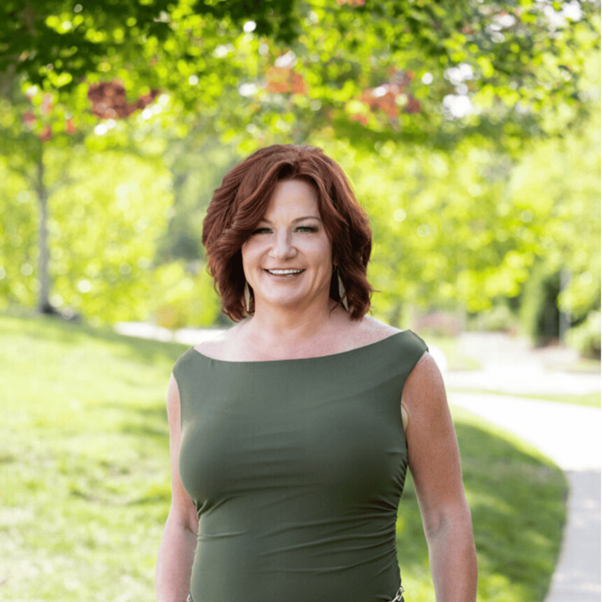 Portrait of Dee, a professional stylist at Spark Salon, showcasing their expertise and style.